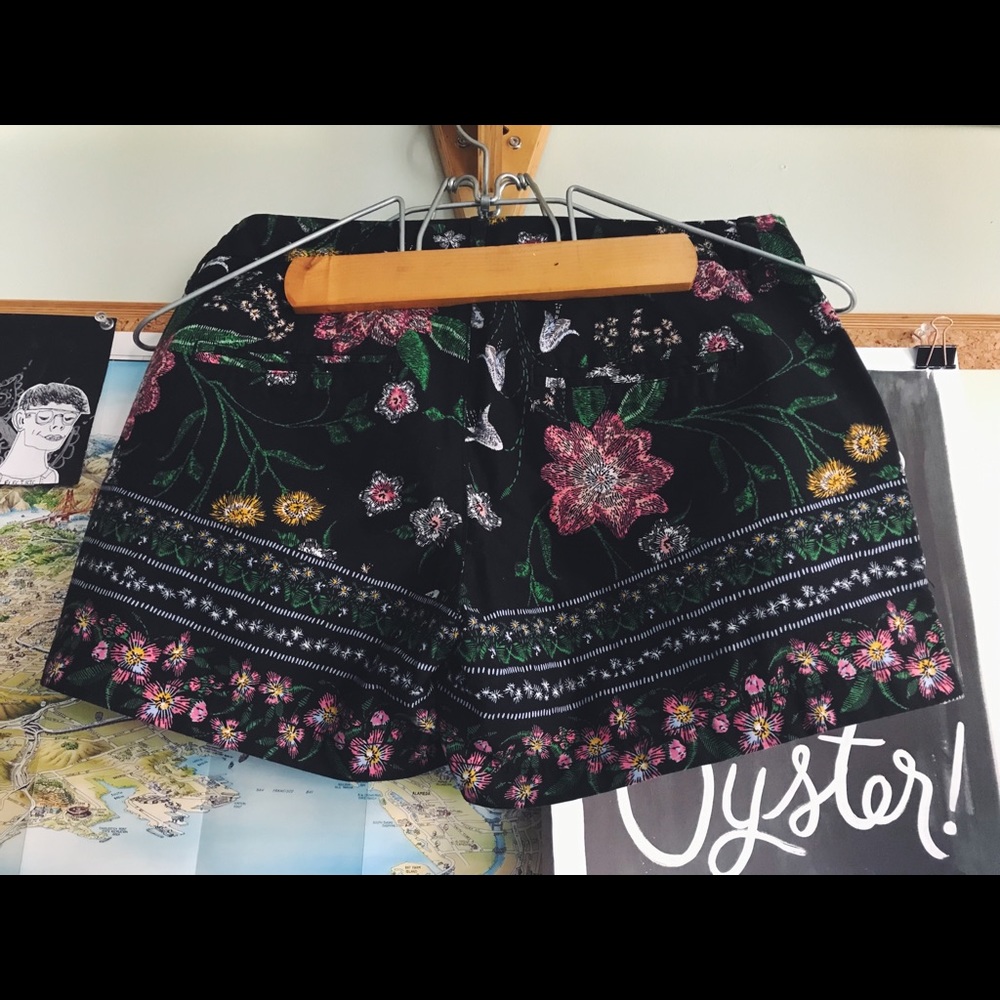 Funky patterned shorts - Picture 2 of 2